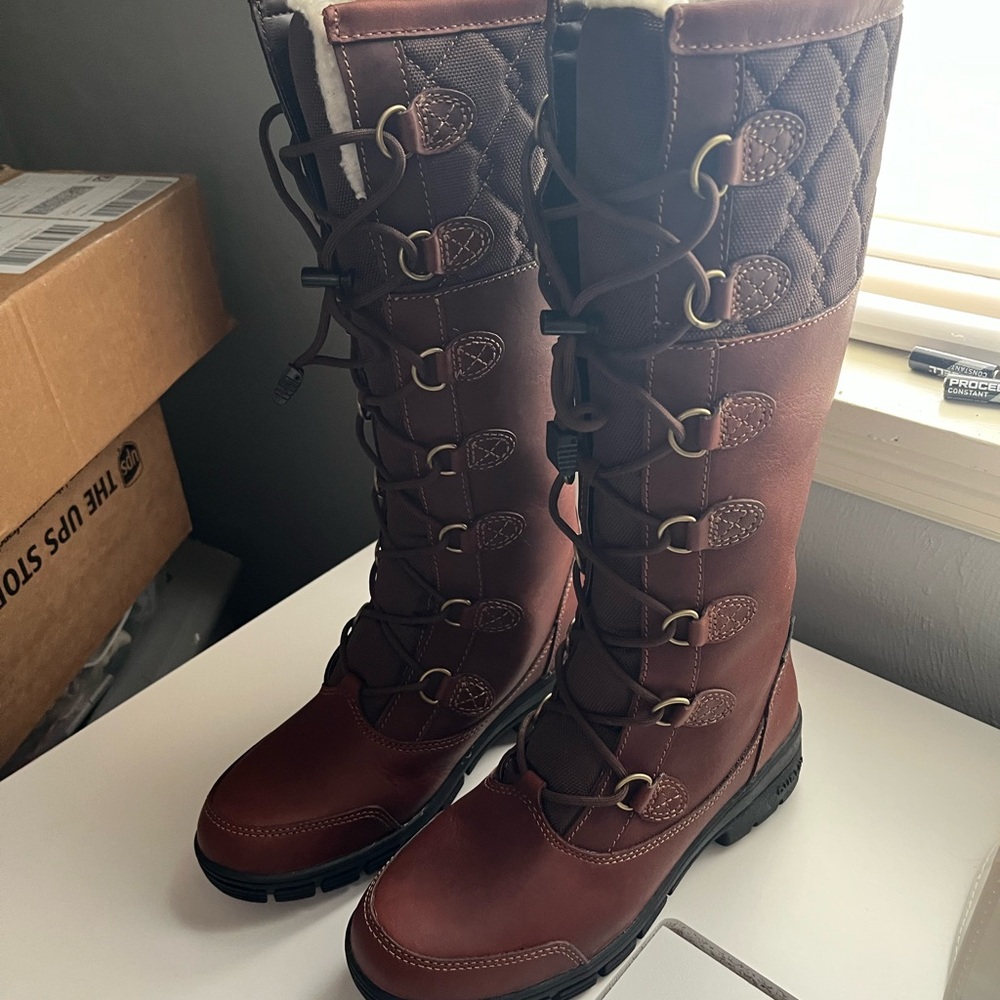 NWT Dublin Fleet Boots size 9